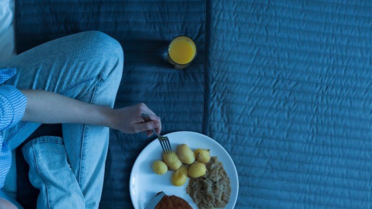 Πέντε τροφές που μπορείτε να φάτε πριν κοιμηθείτε αν θέλετε να αδυνατίσετε