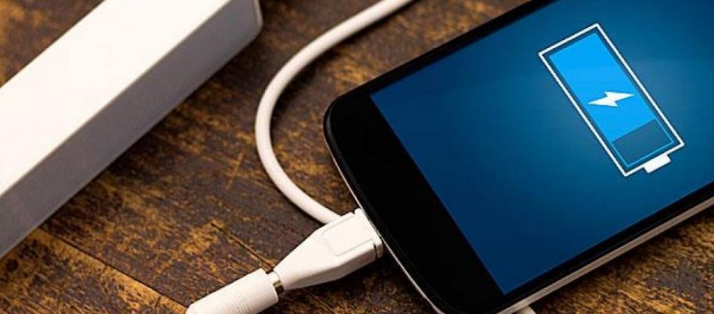 Μήπως το κάνεις κι εσύ; – Το λάθος με τη φόρτιση του κινητού μας