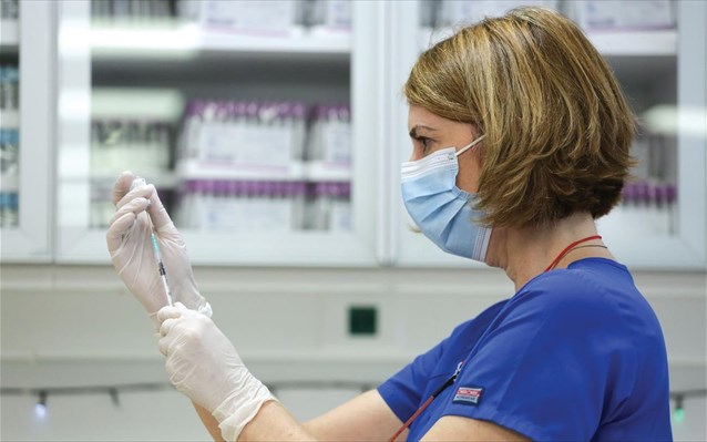 Καθηγητής Σκουτέλης: «Πρέπει να επισπευστεί ο εμβολιασμός των παιδιών από 12 και πάνω»