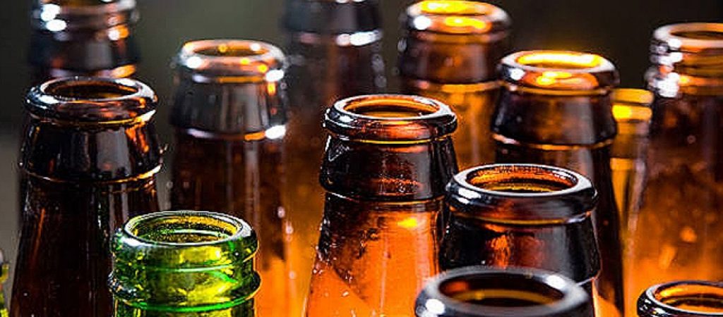 Εσύ το ήξερες; Ο λόγος που τα μπουκάλια της μπύρας είναι πράσινα ή καφέ αλλά ποτέ διάφανα
