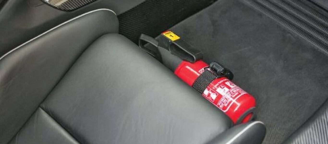 Τα 10 απαραίτητα πράγματα που πρέπει πάντα να έχετε στο αυτοκίνητό σας