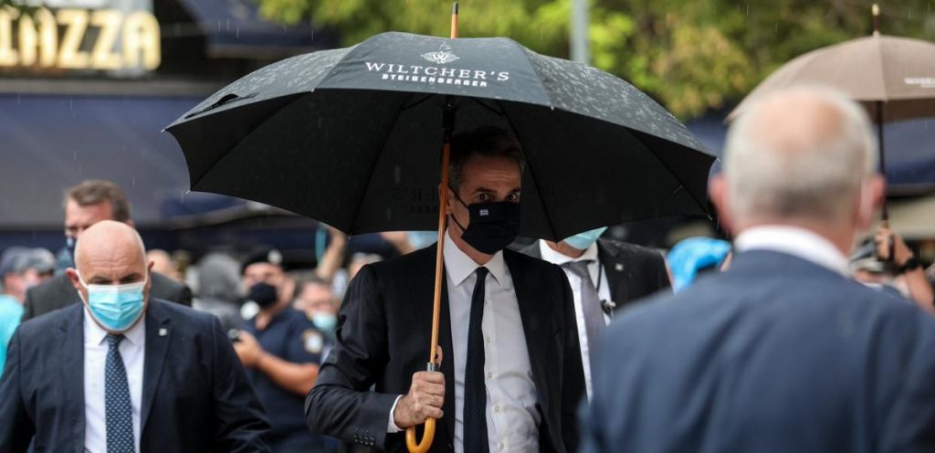 Ενοχλημένος ο Κ.Μητσοτάκης από τις αποδοκιμασίες στην Μητρόπολη – Παραπονέθηκε στον Δ.Κουτσούμπα