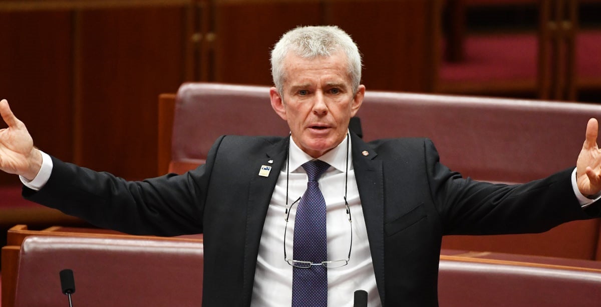 Αυστραλός γερουσιαστής ανοιχτά κατά του υποχρεωτικού εμβολιασμού: «Εργαζόμενοι τρομοκρατημένοι εκφοβίζονται»