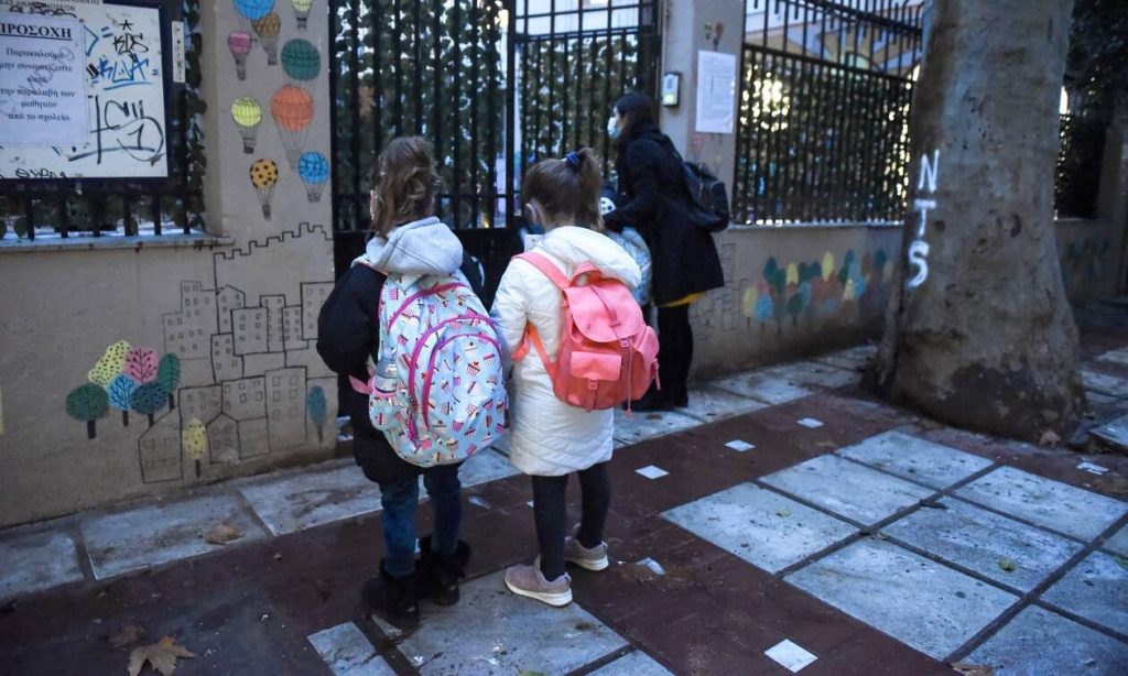 Ο παιδίατρος Μ.Ανδρέου «τρομοκρατεί» γονείς πριν το άνοιγμα των σχολείων: «Θα έχουμε θανάτους παιδιών»