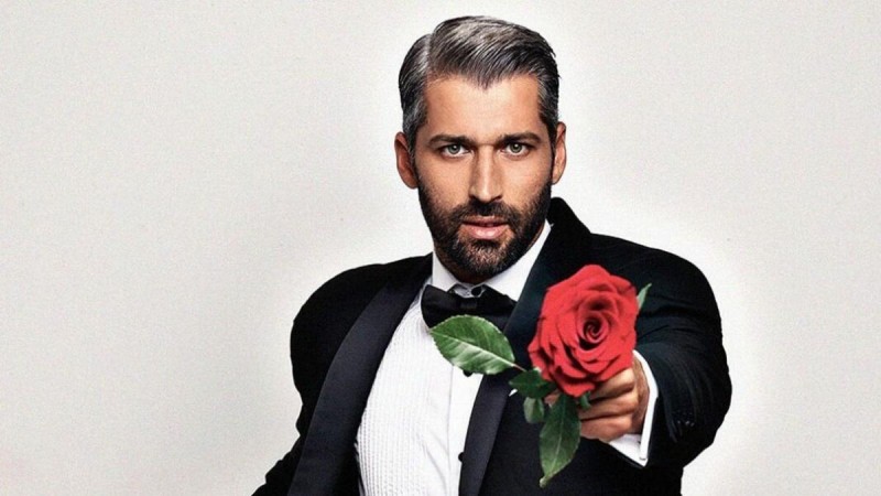 Το «The Bachelor» έκανε πρεμιέρα και το Twitter το έκανε «φύλλο και φτερό»