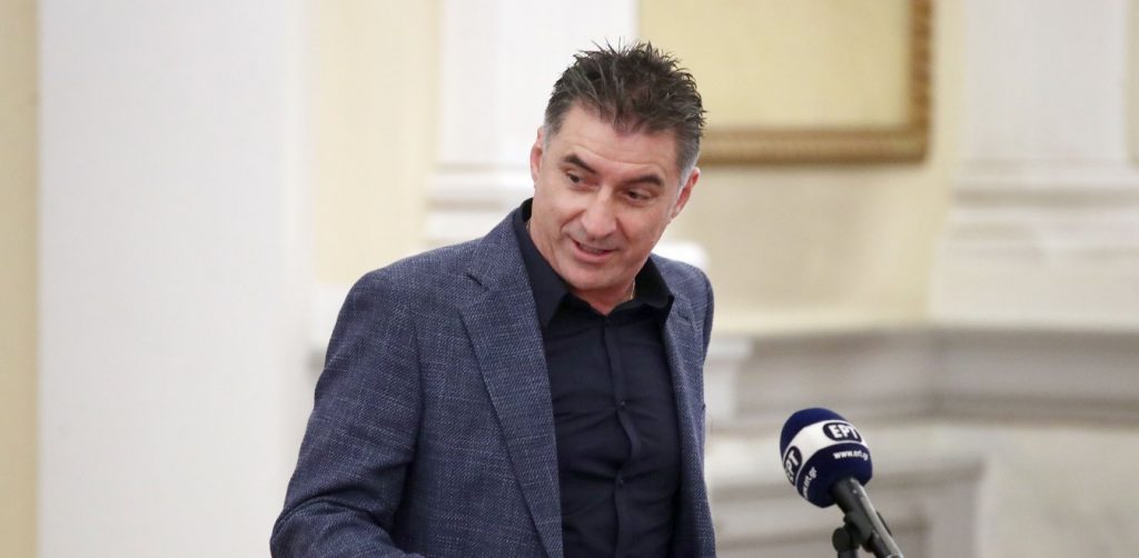 Θ.Ζαγοράκης: «Δεν αντέχω άλλο – Έβαλαν γκαζάκια στο σπίτι μου και έκαναν bullying στα παιδιά μου»