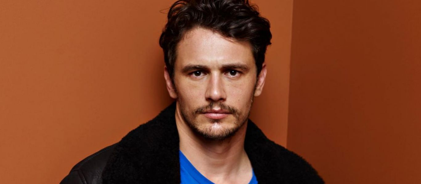 Ασυγκράτητος ο Τζέιμς Φράνκο στη Μύκονο – Κάνει… παιχνιδάκια στο νερό με τη σύντροφό του (βίντεο)