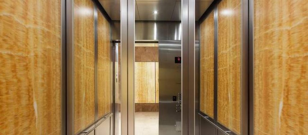 Το ήξερες; Γιατί υπάρχουν καθρέφτες στο εσωτερικό των ασανσέρ; Πάντως όχι για να κοιτάζεστε!
