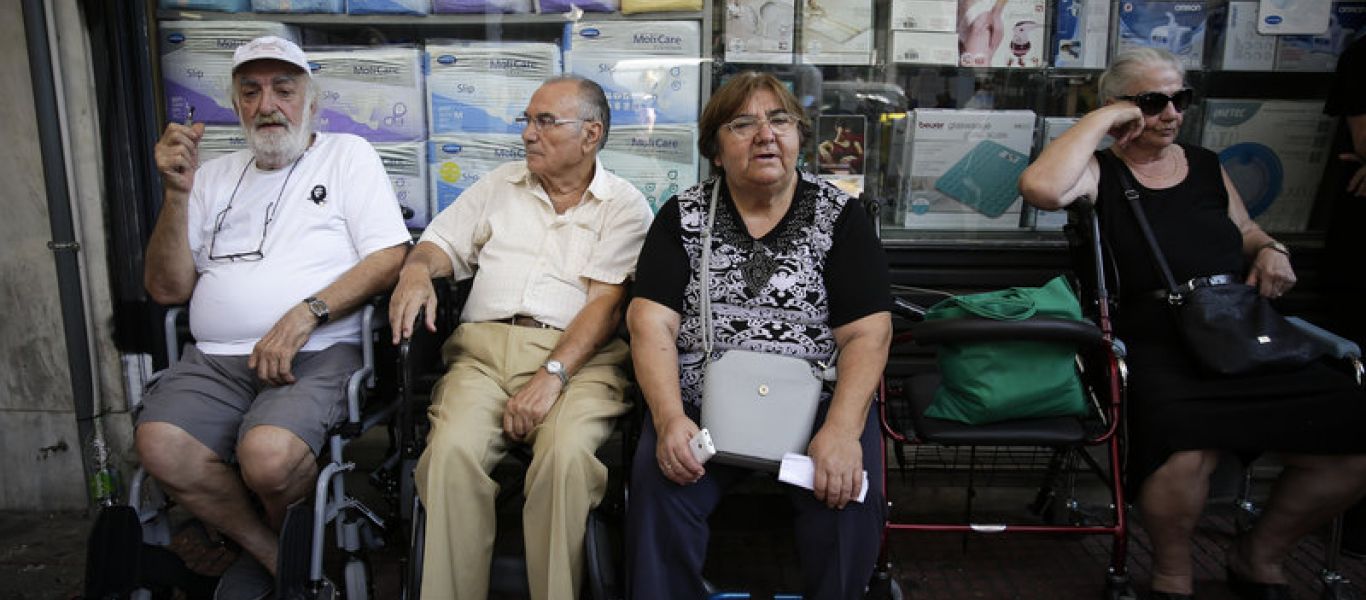 Συγκέντρωση διαμαρτυρίας των συνταξιούχων στη Θεσσαλονίκη: «Όχι άλλη κοροϊδία σε εμάς που τα έχουμε δουλέψει» (βίντεο)