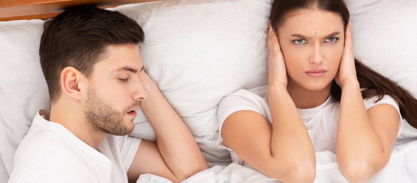 Πείτε «αντίο» στο ροχαλητό με αυτούς του πέντε τρόπους