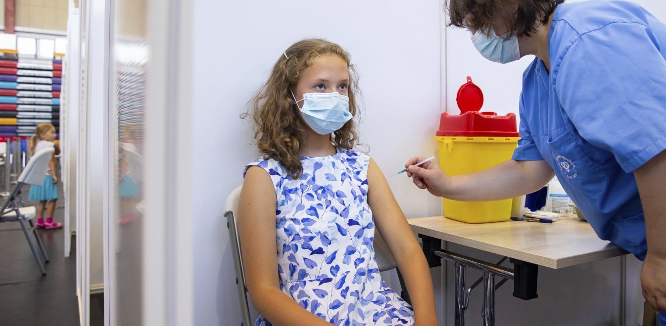 «Κλείδωσε» η «εξαγορά» παιδιών για εμβολιασμό – Ανακοινώνεται στη ΔΕΘ – Πιθανός ο υποχρεωτικός εμβολισμός εκπαιδευτικών