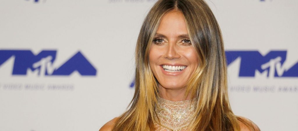 Ανεβάζει τη θερμοκρασία στα ύψη η Χάιντι Κλουμ με την αποκαλυπτική της εμφάνιση (φώτο)