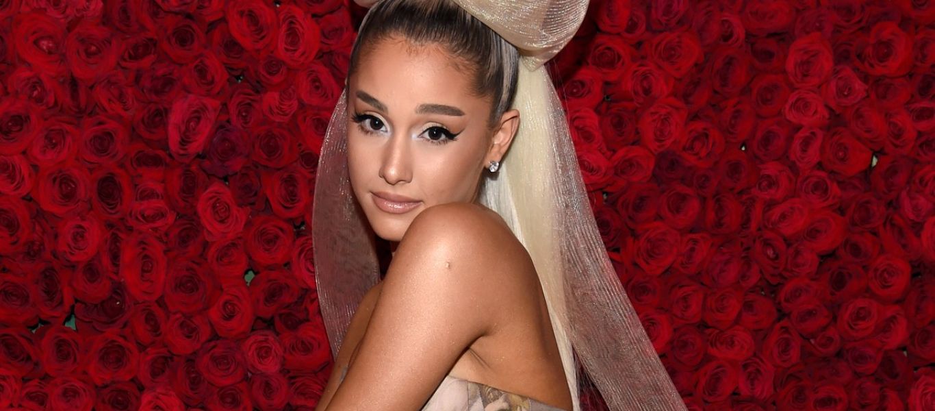 Δίδυμες κοπέλες που μοιάζουν καταπληκτικά με την Αριάνα Γκράντε δέχονται απειλές από θαυμαστές (βίντεο)