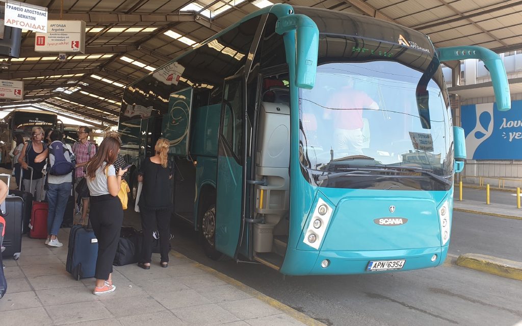 «Απαγορευτικό» για τις μετακινήσεις για τους μη εμβολιασμένους: Εκτός από εισιτήριο θα πληρώνουν και rapid-test