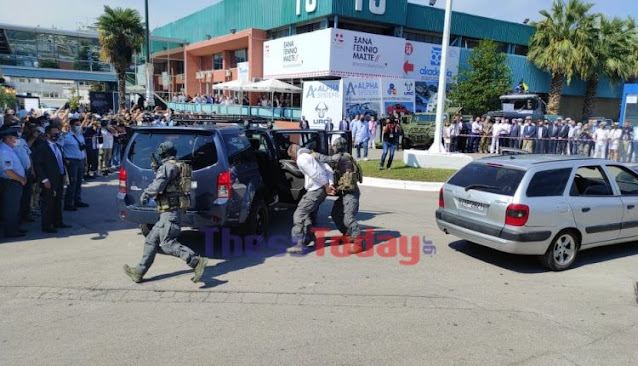 ΔΕΘ: Η επίδειξη των ειδικών δυνάμεων του Λιμενικού ενώπιον του Κ.Μητοστάκη (βίντεο)