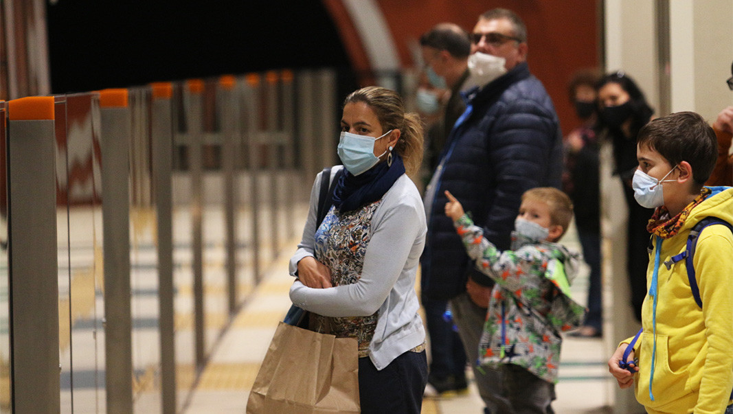 Οι ανεμβολίαστοι τίθενται «υπό διωγμό» την Δευτέρα από κλειστούς χώρους διασκέδασης και άθλησης – Που… δεν θα μπαίνουν