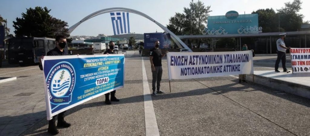 Θεσσαλονίκη: Συμβολική διαμαρτυρία αστυνομικών έξω από τη ΔΕΘ