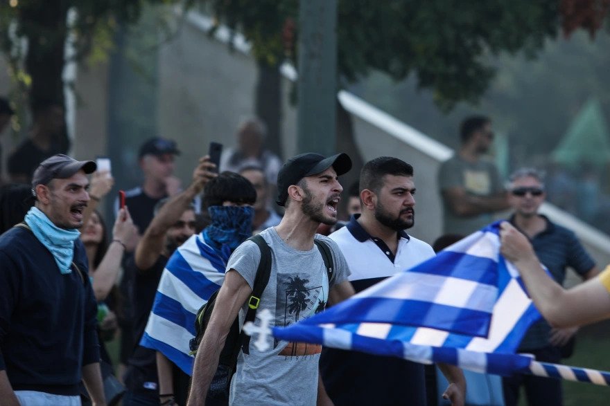 Θεσσαλονίκη: Αστυνομικές δυνάμεις επιτέθηκαν με χημικά και χειροβομβίδες κρότου-λάμψης σε διαδηλωτές