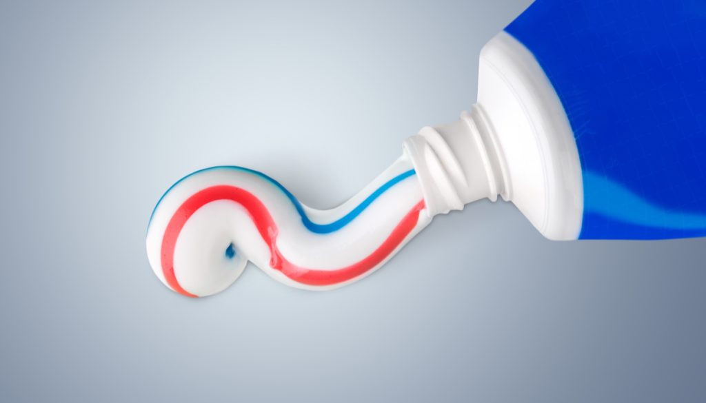 Εσύ τα ήξερες; – Αυτά είναι όσα μπορείς να καθαρίσεις με… οδοντόκρεμα