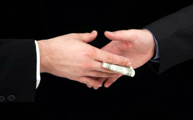 Έταξε ακόμα και ταξίδι στο διάστημα: Ο υποψήφιος εκλογών που έδωσε άλλο νόημα στη λέξη… ρουσφέτι