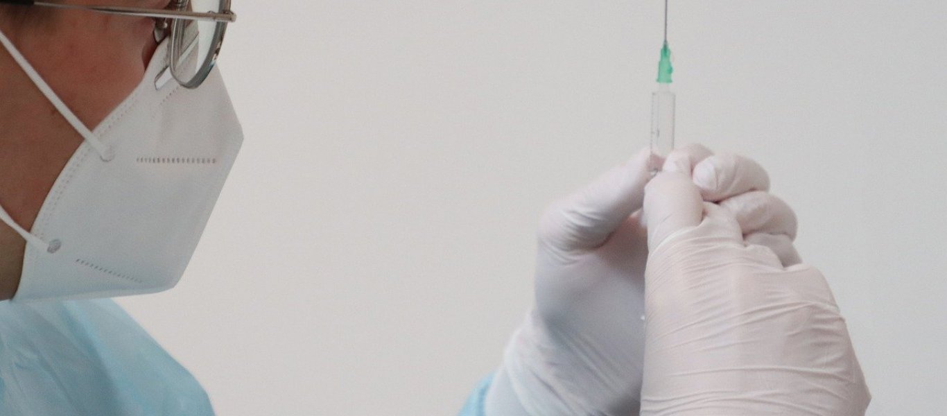 Τρίκαλα: Με κορωνοϊό ο υπεύθυνος ιατρός εμβολιαστικού κέντρου – Είναι πλήρως εμβολιασμένος