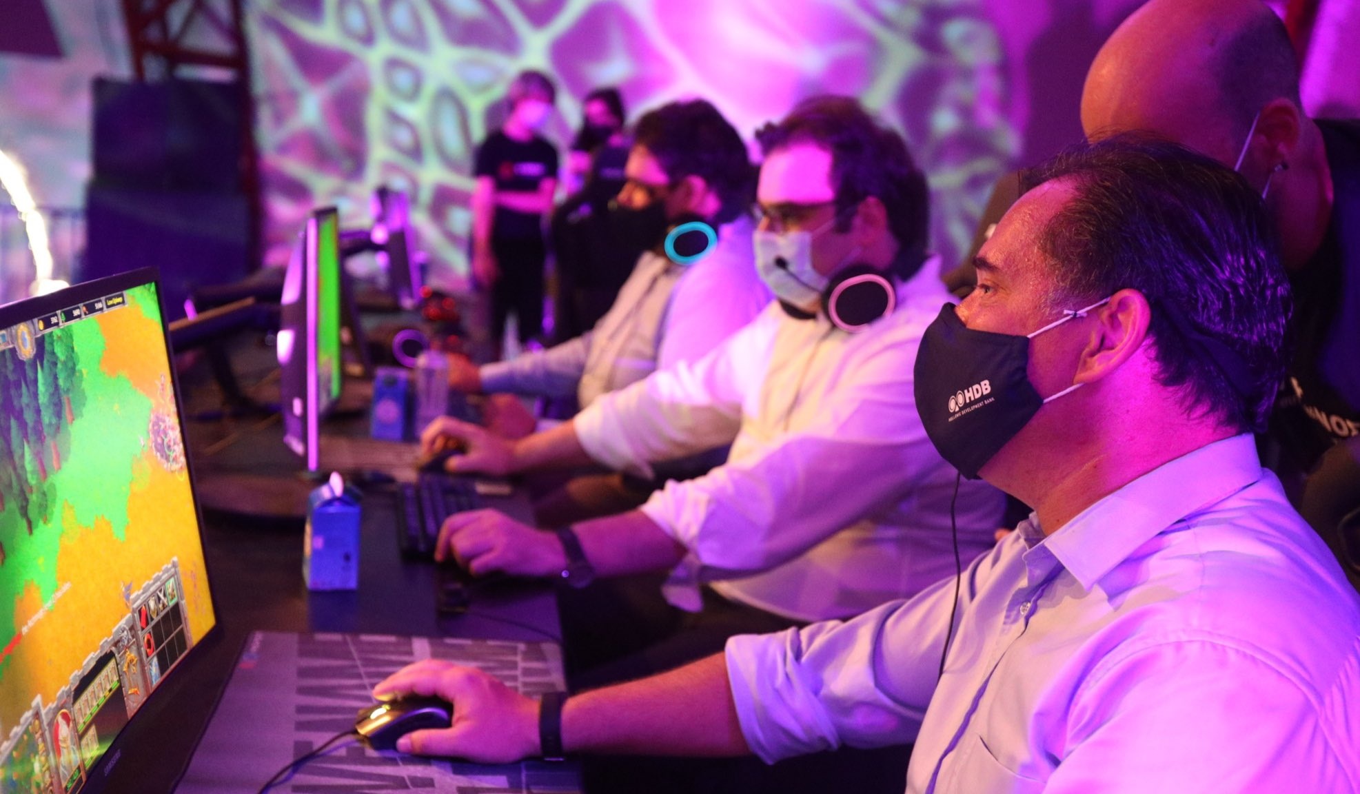 «Τα παιδία παίζει»: Α.Γεωργιάδης, Κ.Πιερρακάκης και Θ.Λιβάνιος το έριξαν στα βιντεοπαιχνίδια στη ΔΕΘ (φώτο)