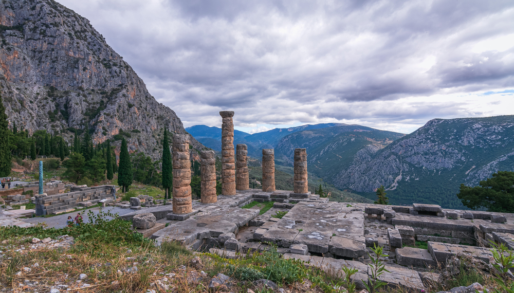 Μαντείο των Δελφών: Ο ομφαλός της γης και οι ιδιαίτεροι χρησμοί της Πυθίας
