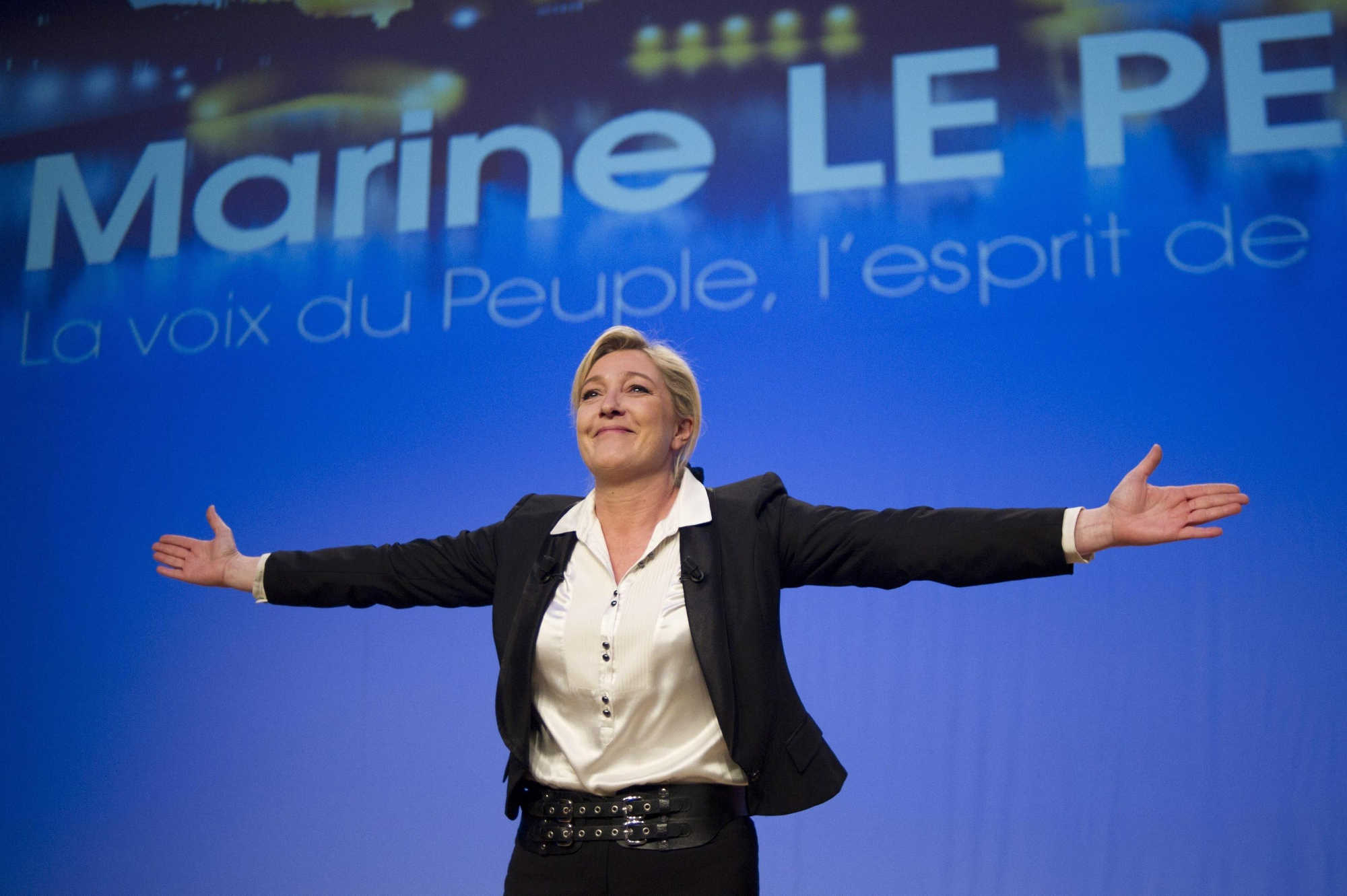 Μαρίν Λεπέν: «Δυο οι εναλλακτικές για τη Γαλλία: Ή διάλυση από τους μετανάστες ή άλμα προς τα εμπρός»