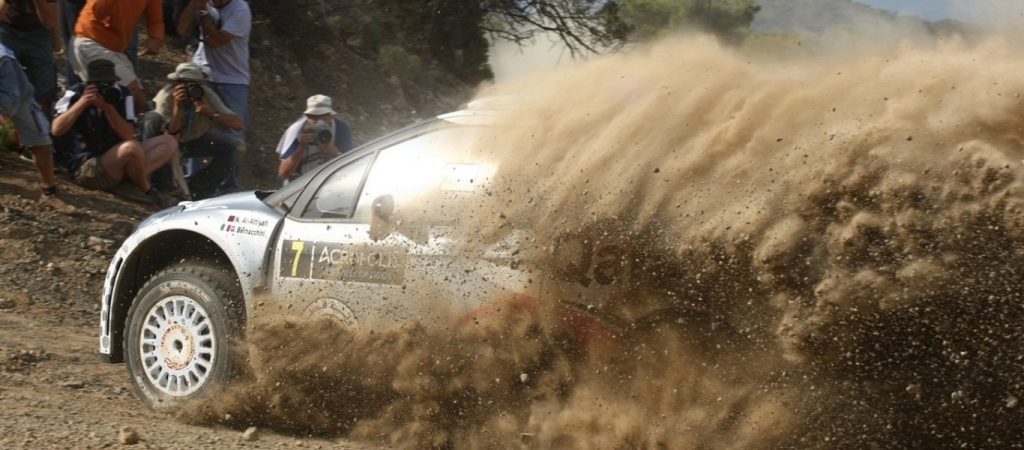 Απίστευτο ατύχημα στο Ράλι Ακρόπολις – Αυτοκίνητο τούμπαρε και το βοήθησαν οι θεατές (βίντεο)