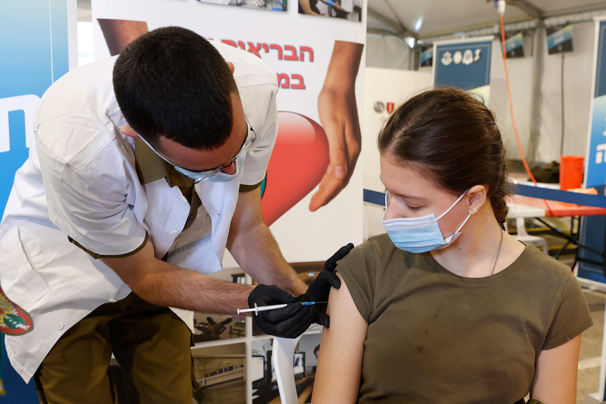Ισραήλ: Καταγγελία για επιδρομή αξιωματικών σε θάλαμο νεοσυλλέκτων – Τους εμβολίασαν όλους αναγκαστικά!