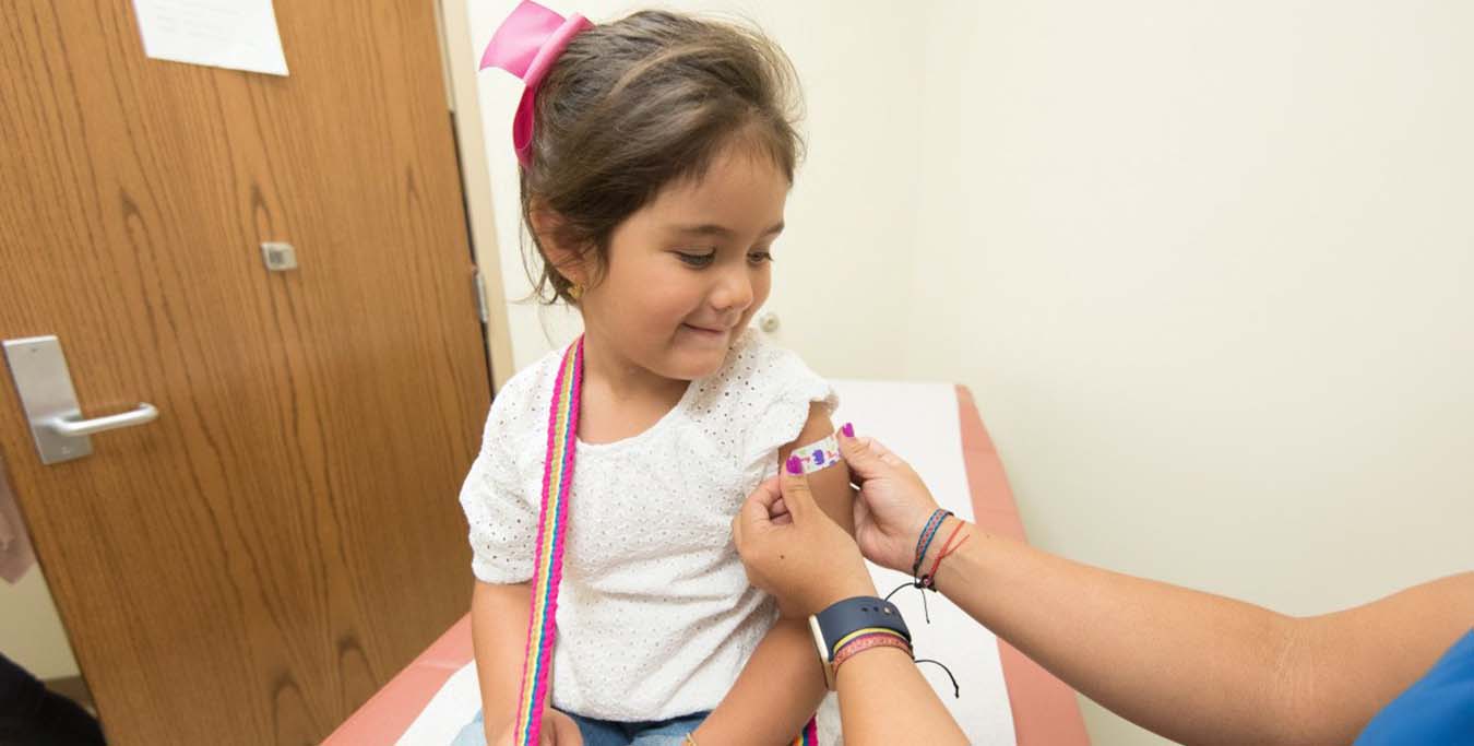 Η Pfizer ετοιμάζεται να εμβολιάσει παιδιά 2 ετών! – Πανηγυρίζει ο Σ.Μαζάνης: «Δεν είναι πλέον πειραματικά εμβόλια»
