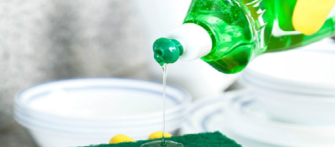 Πέντε χρήσεις για το υγρό απορρυπαντικό πιάτων που δεν είχατε σκεφτεί – Δεν πάει ο νους σας