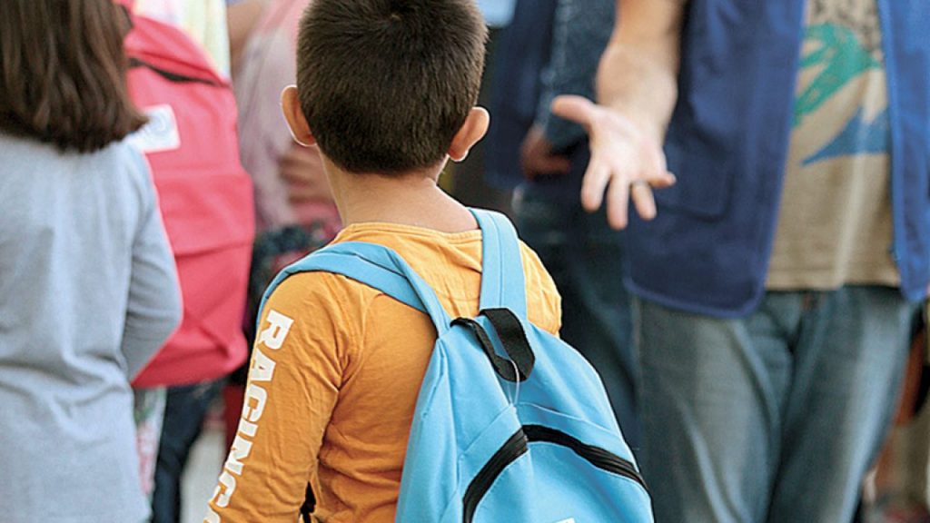 Απίστευτο: Έκλεισαν στην… κουζίνα δύο μαθητές που δεν είχαν μαζί τους self test! (βίντεο)