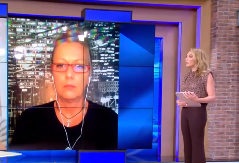 Παρουσιάστρια ζητούσε από μητέρα το όνομα παιδιάτρου που είπε να περιμένει και να μην εμβολιάσει το παιδί της!