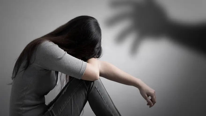 Γυναίκα δικαστής κατηγορεί εφέτη για βιασµό