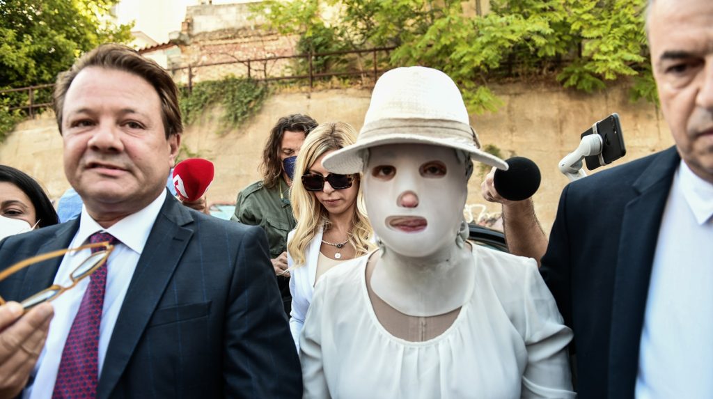 Βιτριόλι – «Για μια ακόμη φορά απέδειξε πόσο δειλή είναι»: Οι δηλώσεις της Ι.Παλιοσπύρου μετά τη διακοπή της δίκης (upd)