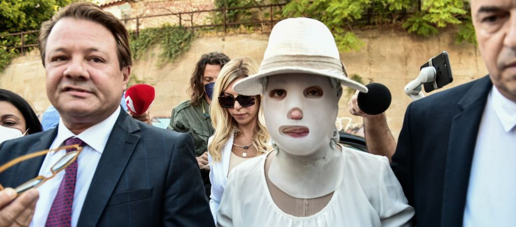 Επίθεση με βιτριόλι – Ξεσπά η μητέρα της Ιωάννας: «Δειλή και απάνθρωπη – Την περιμέναμε και δεν εμφανίστηκε ποτέ»