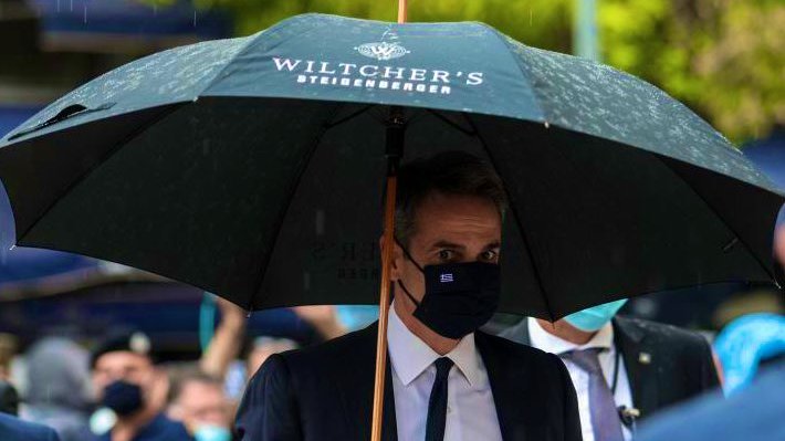 Το ξενοδοχείο στο οποίο ανήκει η ομπρέλα που κρατούσε ο Κ.Μητσοτάκης την αναζητά! (βίντεο)