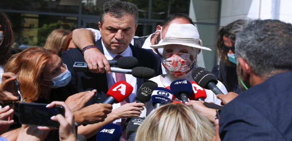 Επίθεση με βιτριόλι – Χειρουργός Ιωάννας: «Ανησυχώ μήπως το μεγάλο άγχος της για τη δίκη έχει επιπτώσεις για την υγεία»