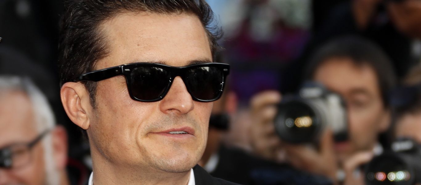 Ορλάντο Μπλουμ: Απολαμβάνει το αγαπημένο του θαλάσσιο σπορ παρέα με έναν… καρχαρία (βίντεο)