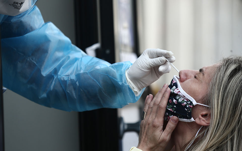 Ανεμβολίαστοι: Αυτοί είναι οι 10 κλάδοι στους οποίους πλέον απαιτούνται δυο test για τους εργαζόμενους