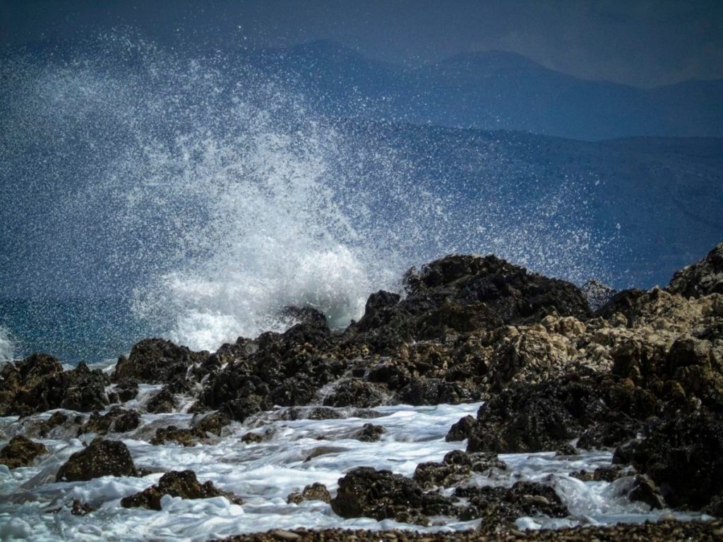 Κέρκυρα: Ταυτοποιήθηκε από τον αδερφό του ο γυμνός άνδρας που βρέθηκε νεκρός σε βράχια (upd)