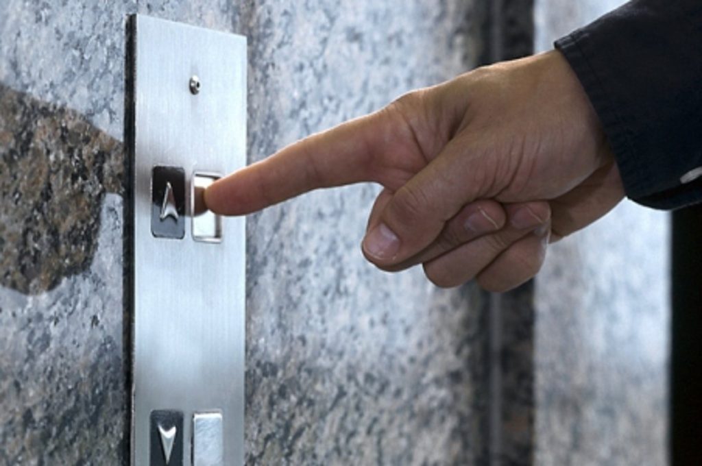 Έχετε αναρωτηθεί; – Γιατί τα ασανσέρ έχουν καθρέφτες;