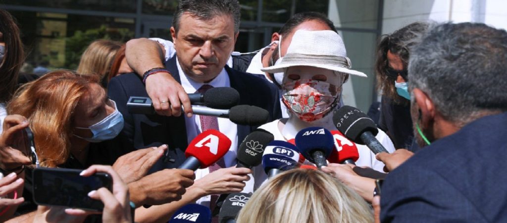 Επίθεση με βιτριόλι: «Η Ιωάννα όταν φτάσαμε στα δικαστήρια μου είπε “πρόσεχέ με, πρόσεχέ με”» λέει ο δικηγόρος της