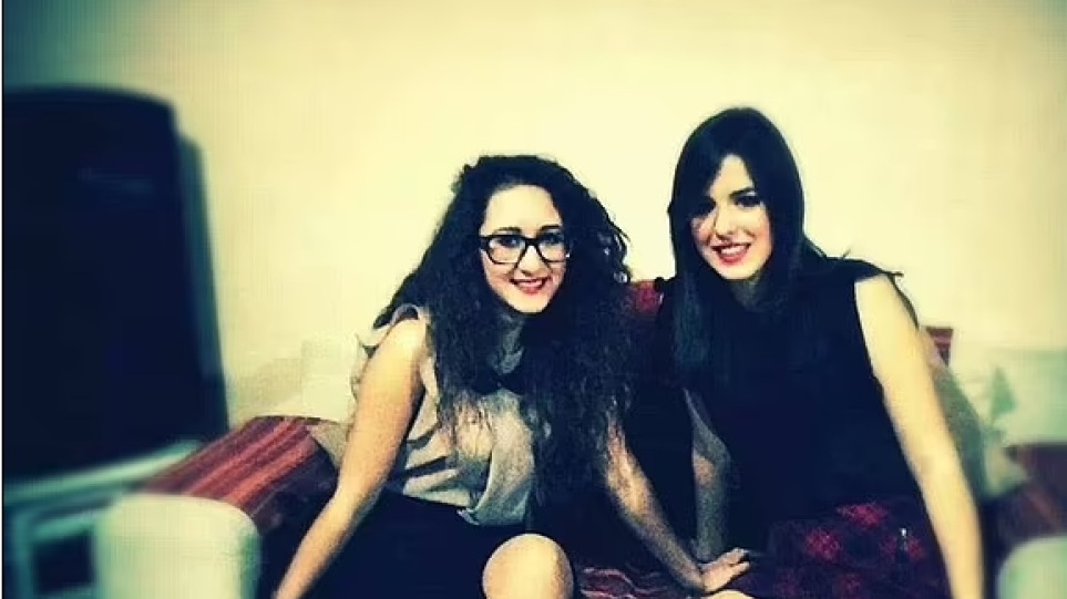 Ούτε σε ταινία: Μπέρδεψαν τα βρέφη και μετά από τρία χρόνια αποφάσισαν να τις μεγαλώσουν σαν αδελφές!