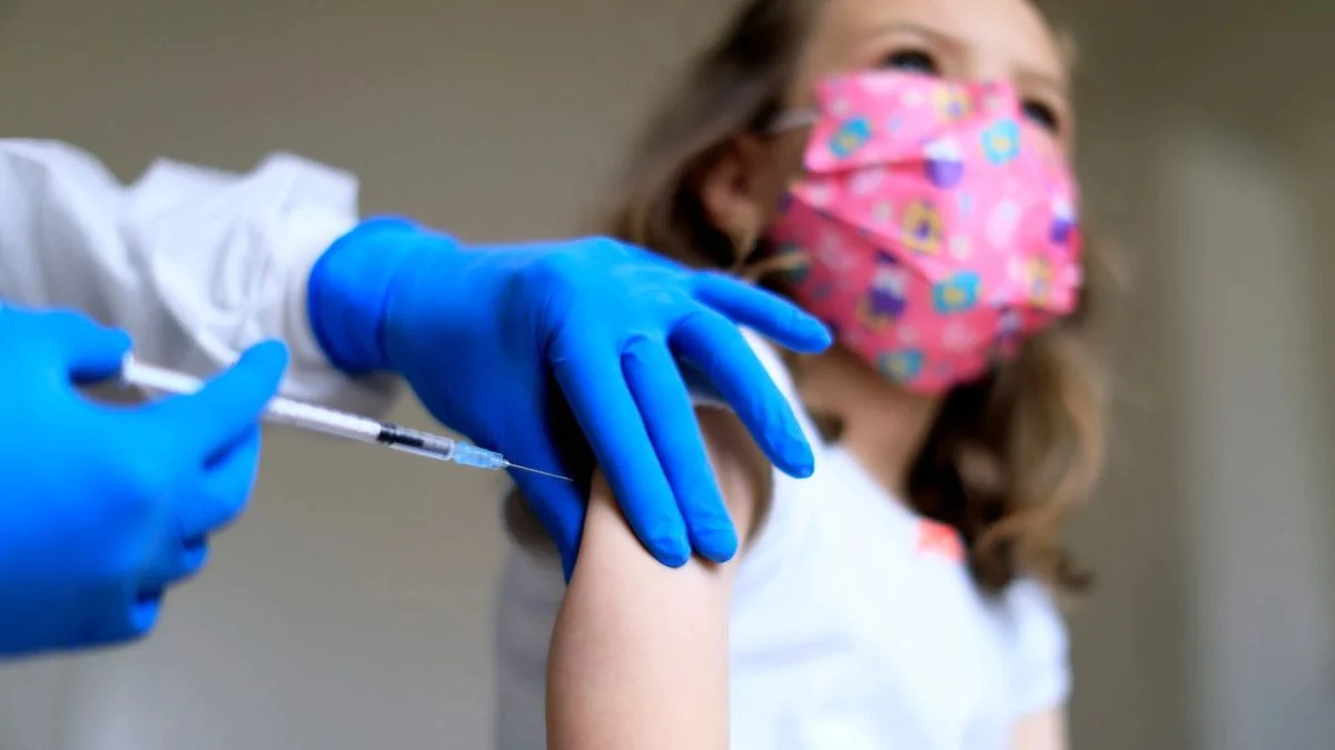 Οι γονείς θεατές στην υγεία των παιδιών τους! – Τέλος η συγκατάθεση για των εμβολιασμών των παιδιών τους στην Βρετανία