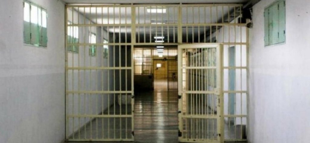 Εισαγγελέας Αρείου Πάγου «κόβει την όρεξη» στην κυβέρνηση: «Κρατούμενος δεν μπορεί να εξαναγκαστεί σε τεστ για κορωνοϊό»