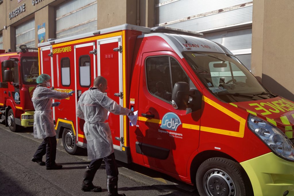 Γαλλία: Πυροσβέστες κατά των αναγκαστικών εμβολισμών – «Αρνούμαστε να κάνουμε το εμβόλιο»