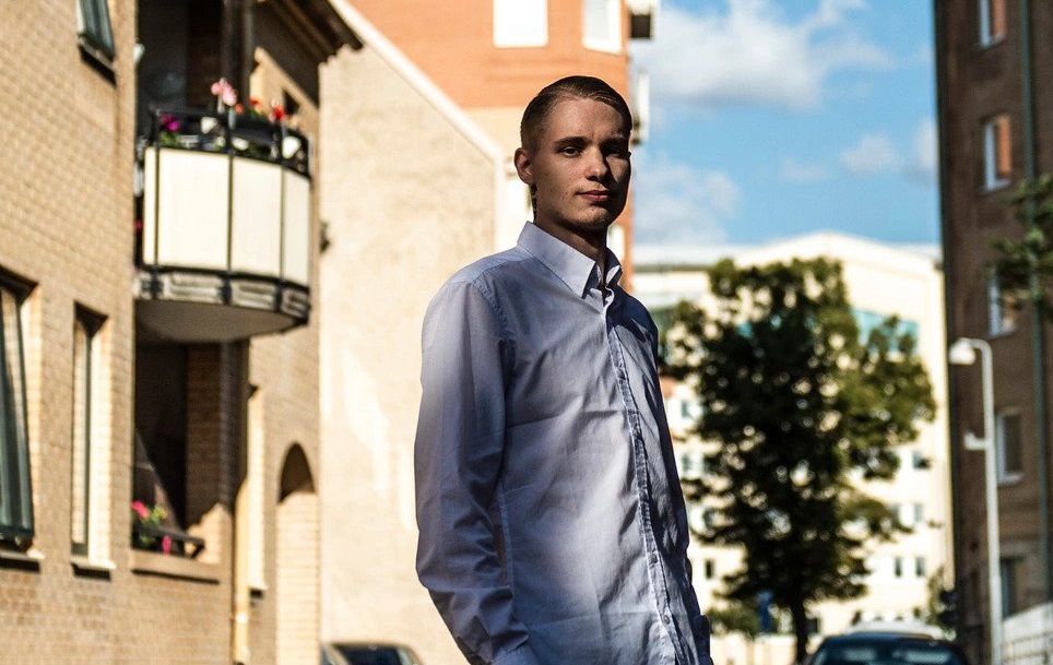 Σουηδία – Τον λήστεψαν και τον βίασαν αλλοδαποί: Καταδικάστηκε για «υποκίνηση φυλετικού μίσους»