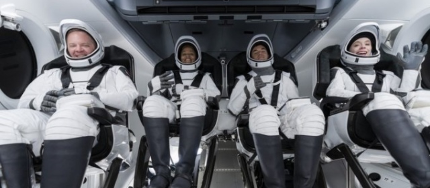Πως πέρασαν την ώρα τους στο διάστημα οι πρώτοι τουρίστες της SpaceX (βίντεο)